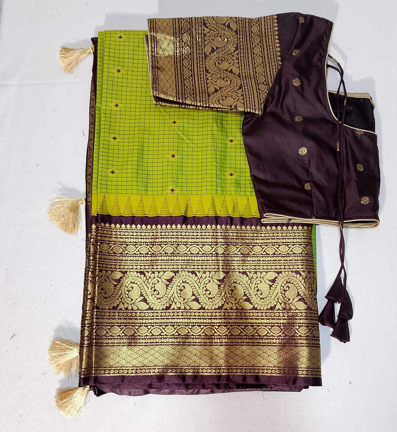 N473: Ready To Ship Beautiful Gadwal Saree With Stitched Blouse
