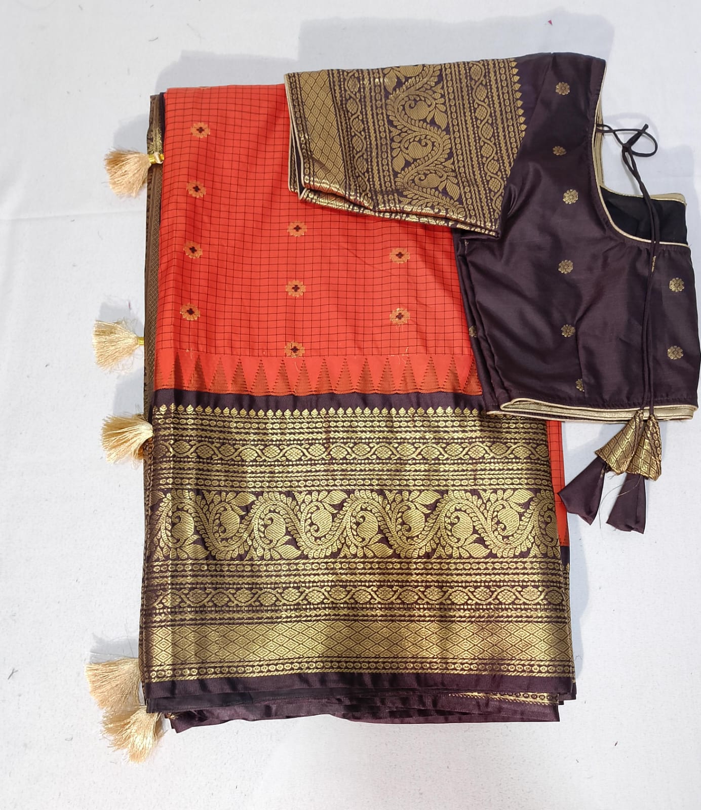 N475: Ready To Ship Beautiful Gadwal Saree With Stitched Blouse