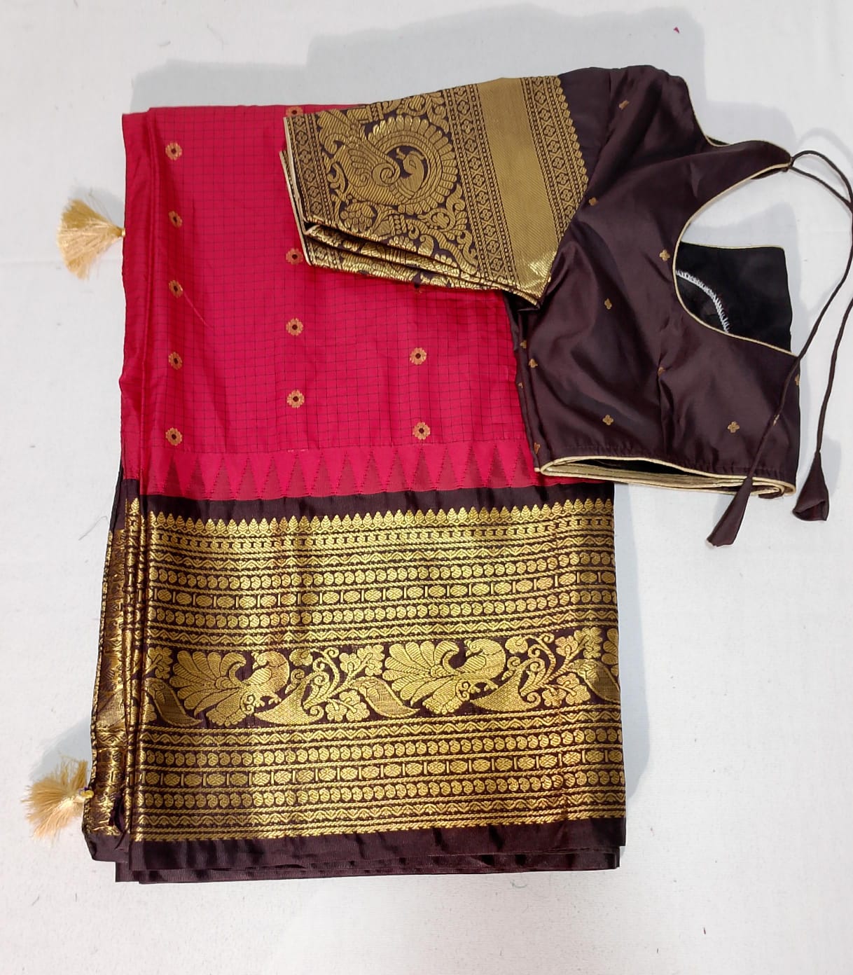 N462: Ready To Ship Beautiful Gadwal Saree With Stitched Blouse