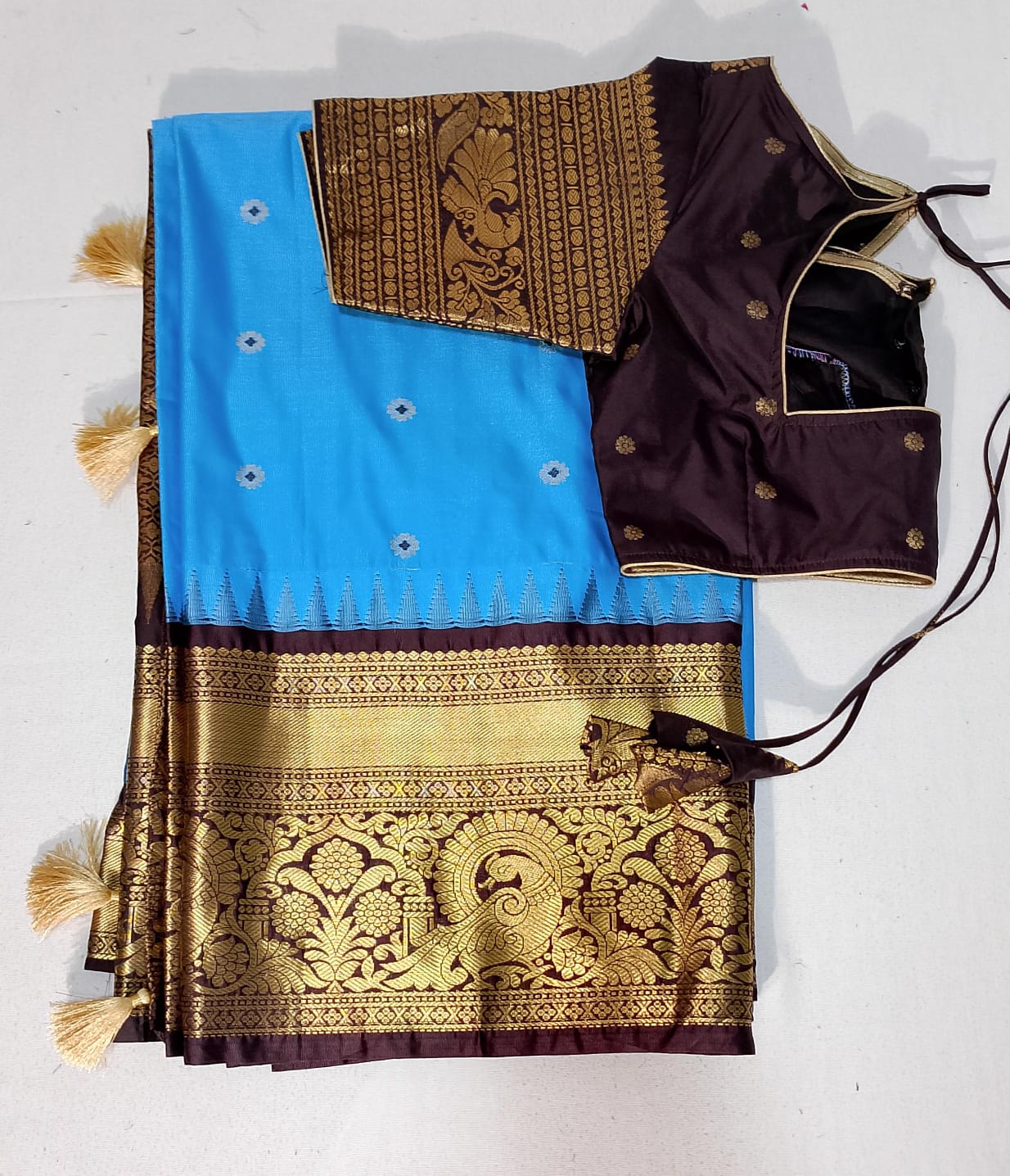N463: Ready To Ship Beautiful Gadwal Saree With Stitched Blouse