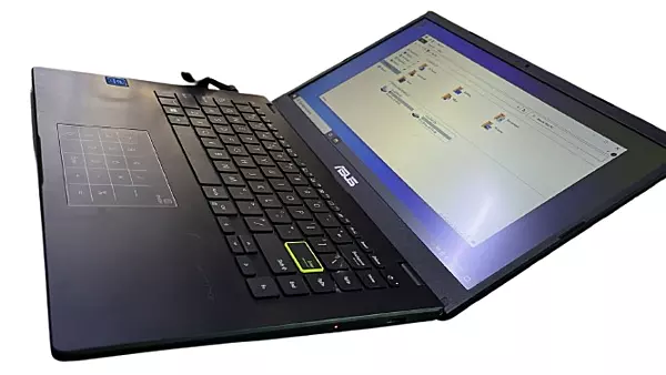 Asus Celeron 4gb 512ssd