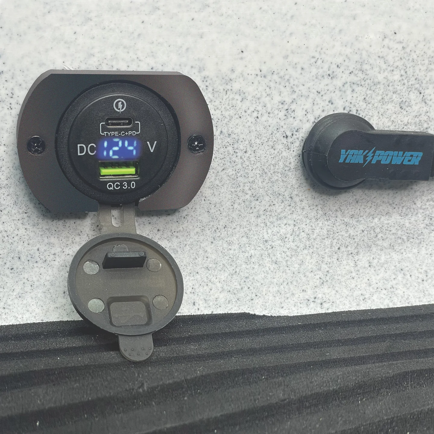 Yak-Power Dual USB/USB-C Charging Port Yak-Power Dual USB/USB-C Charging Port