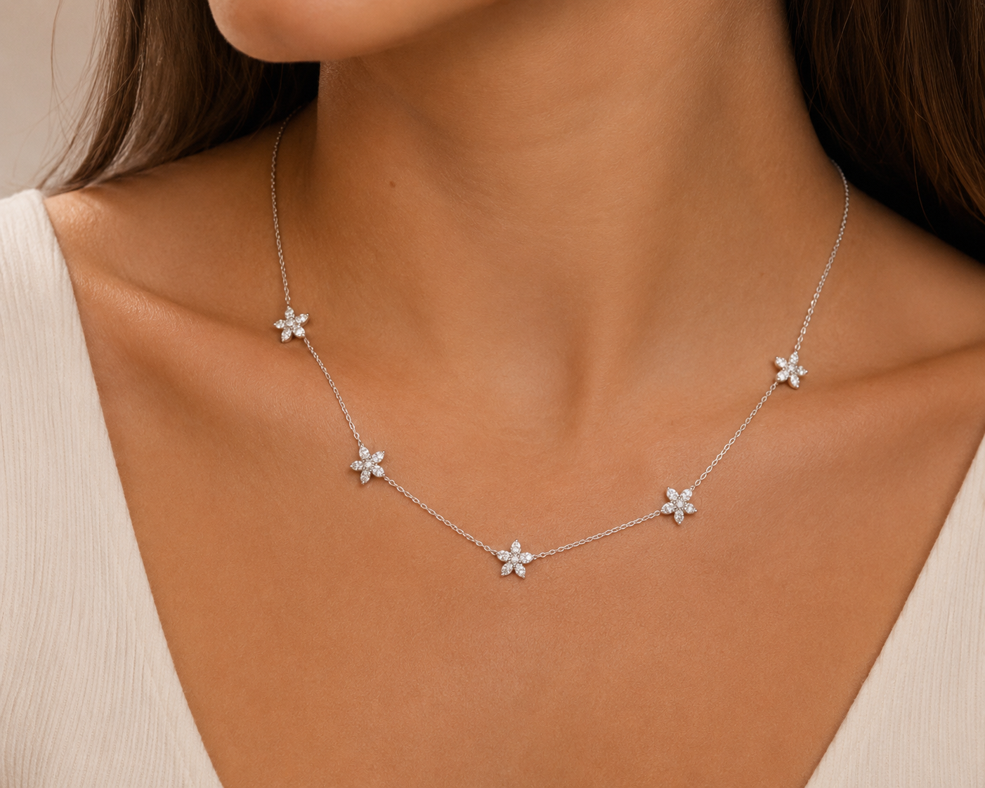 Cadena de oro blanco con estrellas de diamantes