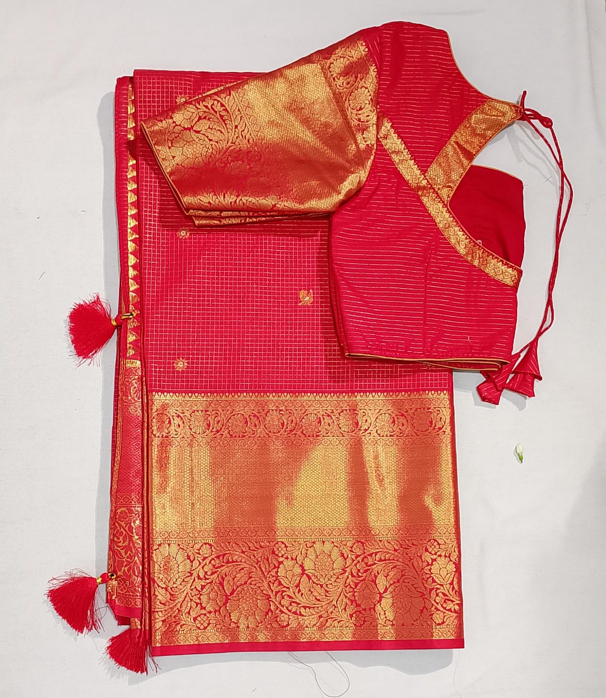 N142: Ready To Ship Beautiful Saree With Stitched Blouse