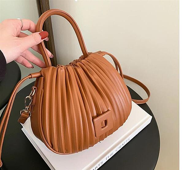 TRENDY BUCKET BAG