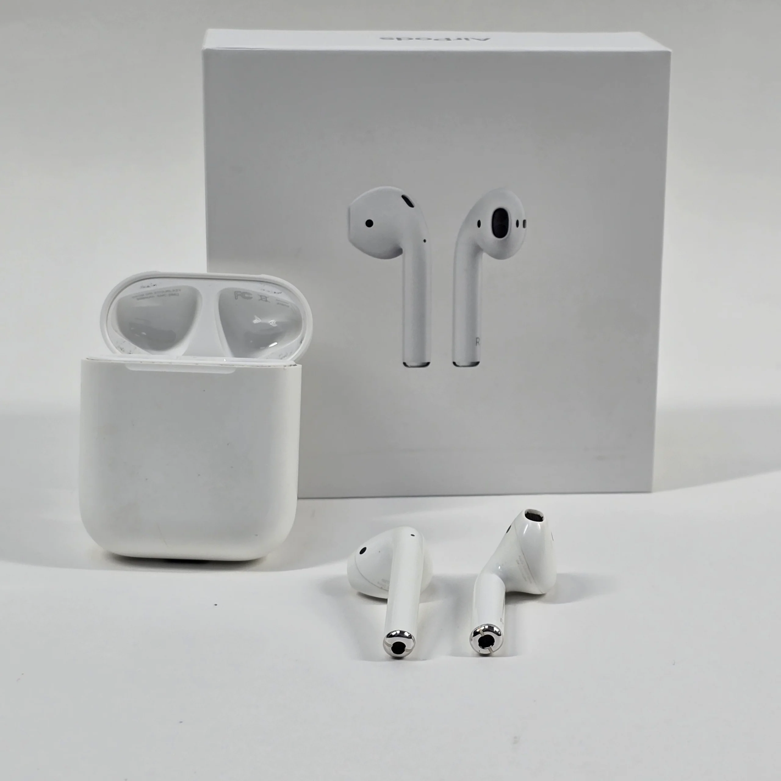 IPhone Airpod Pro 2nd Generation With Magsafe Charging Case & Lighning Port