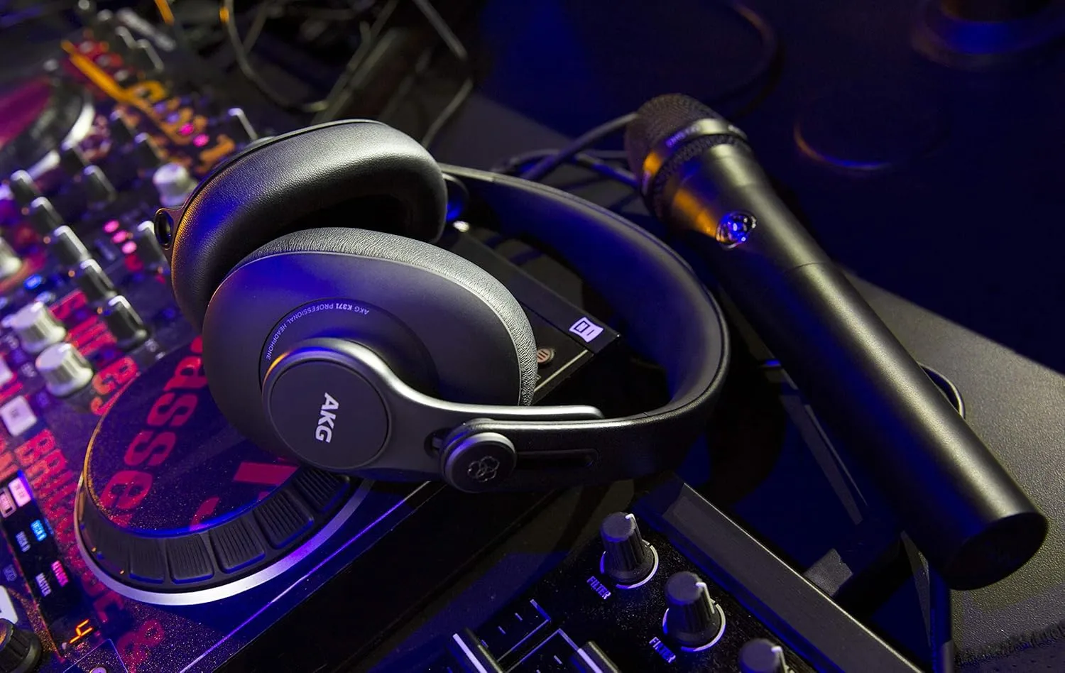 AKG Pro Audio Studio Over-Ear Closed-Back Headphones