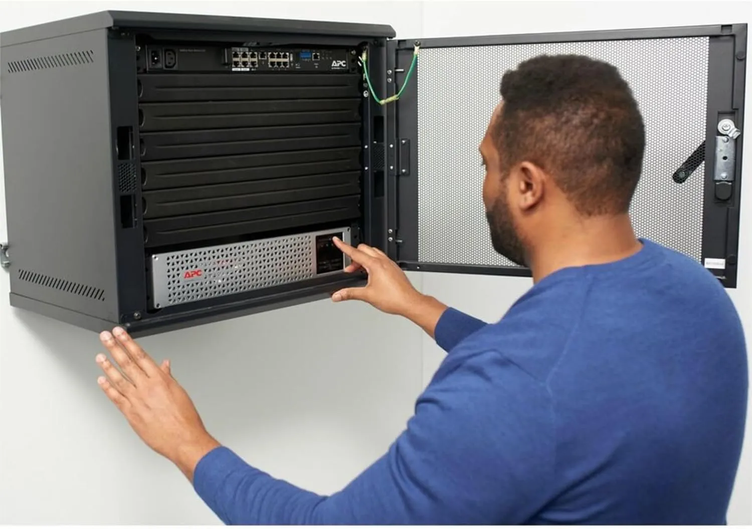 APC Smart-UPS Lithium-Ion UPS with SmartConnect, Pure Sine Wave, Short-Depth 120V