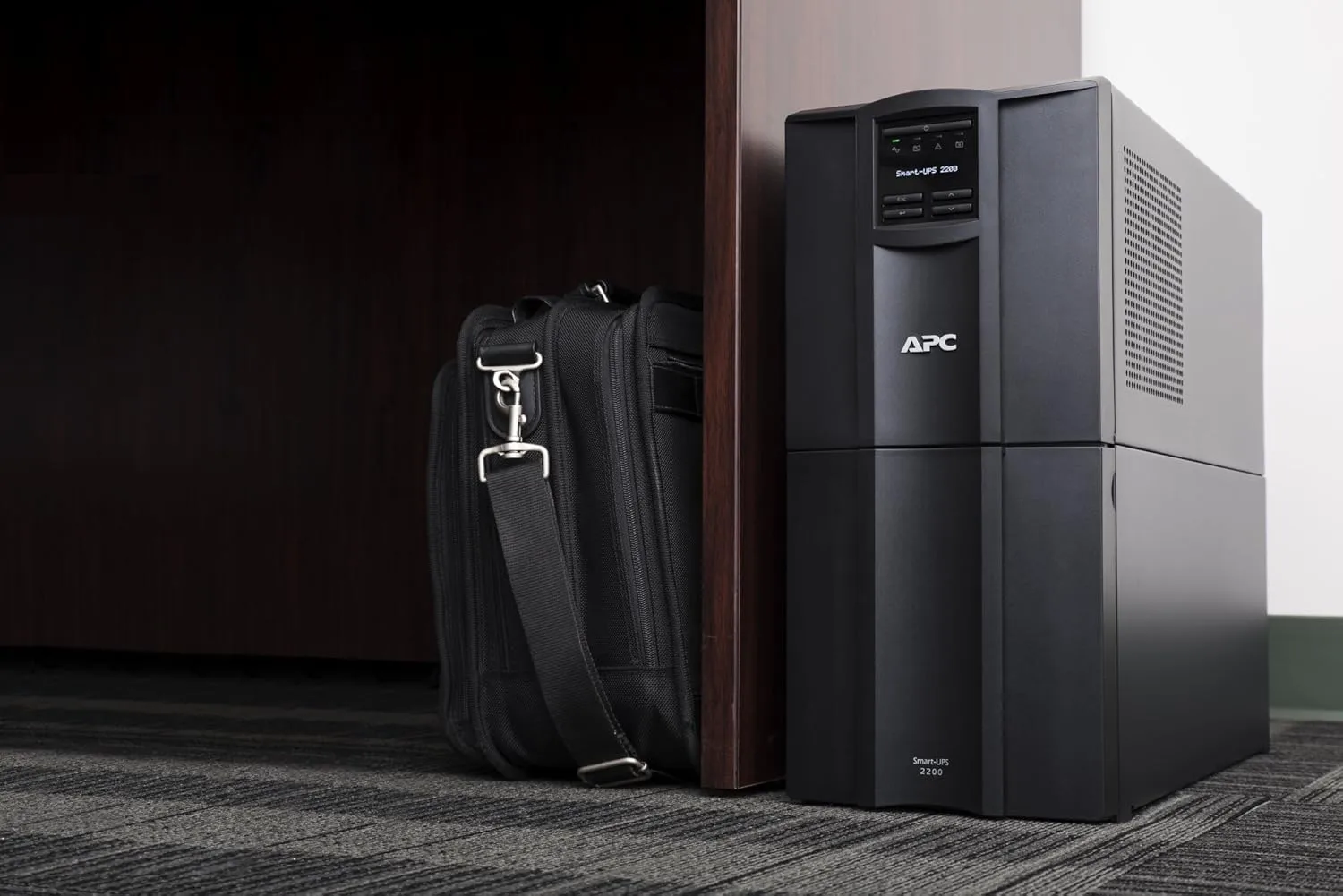 APC Smart-UPS with SmartConnect Sinewave Line-Interactive Uninterruptible Power Supply