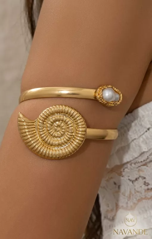ocean-gold-seashell-pearl-arm-cuff
