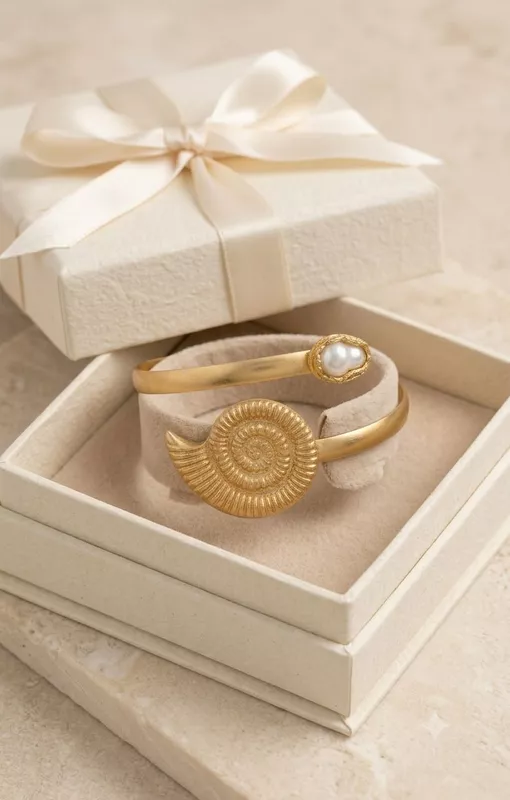 ocean-gold-seashell-pearl-arm-cuff