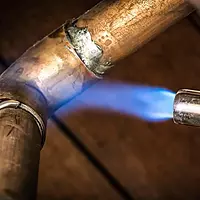 Bernzomatic BZ8250HT Reach Hose Torch, Trigger-Start Hose Torch with Included Holster For Fuel Canister