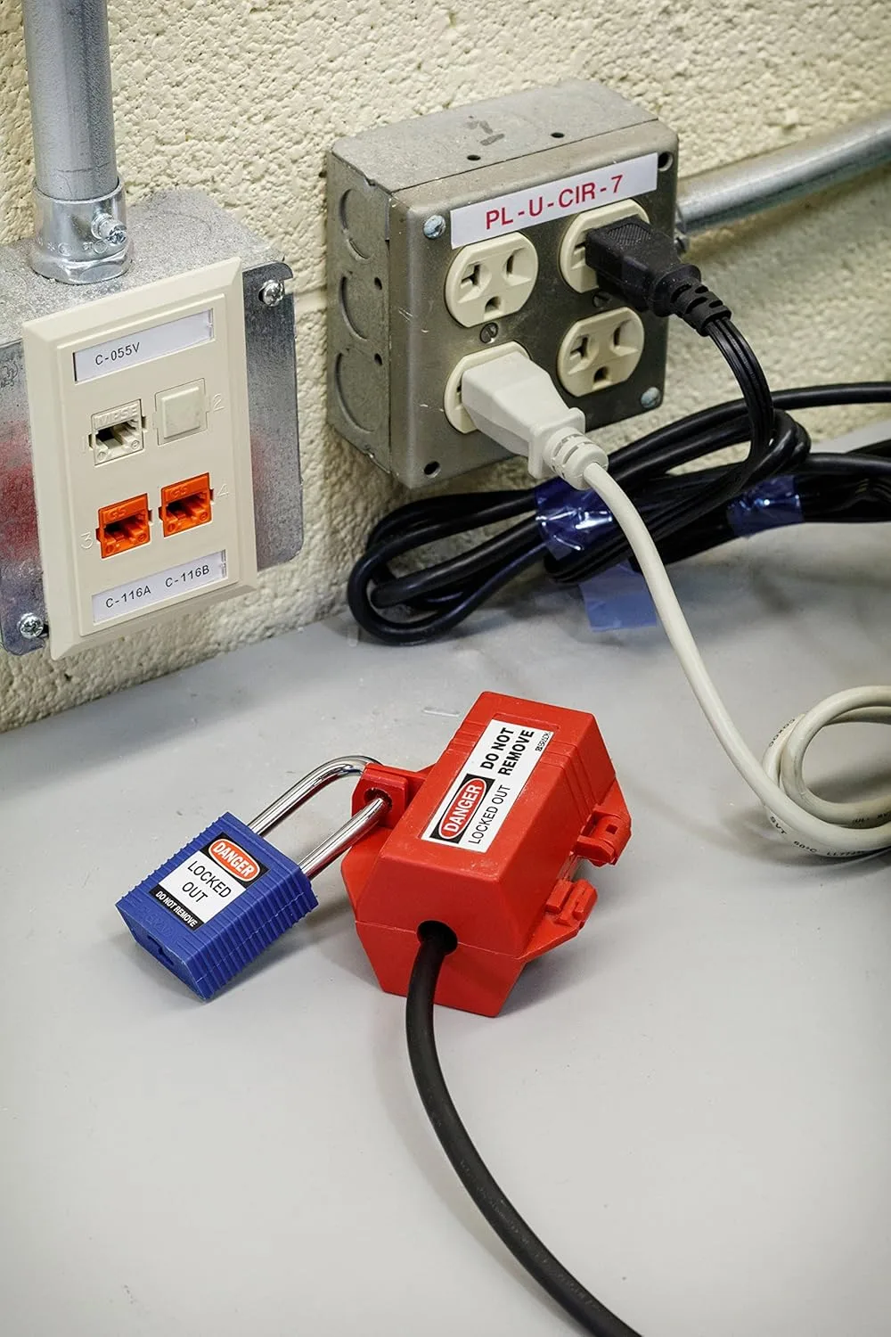 Brady 65674 110 Volt Brady Plug Device For 110V Plugs