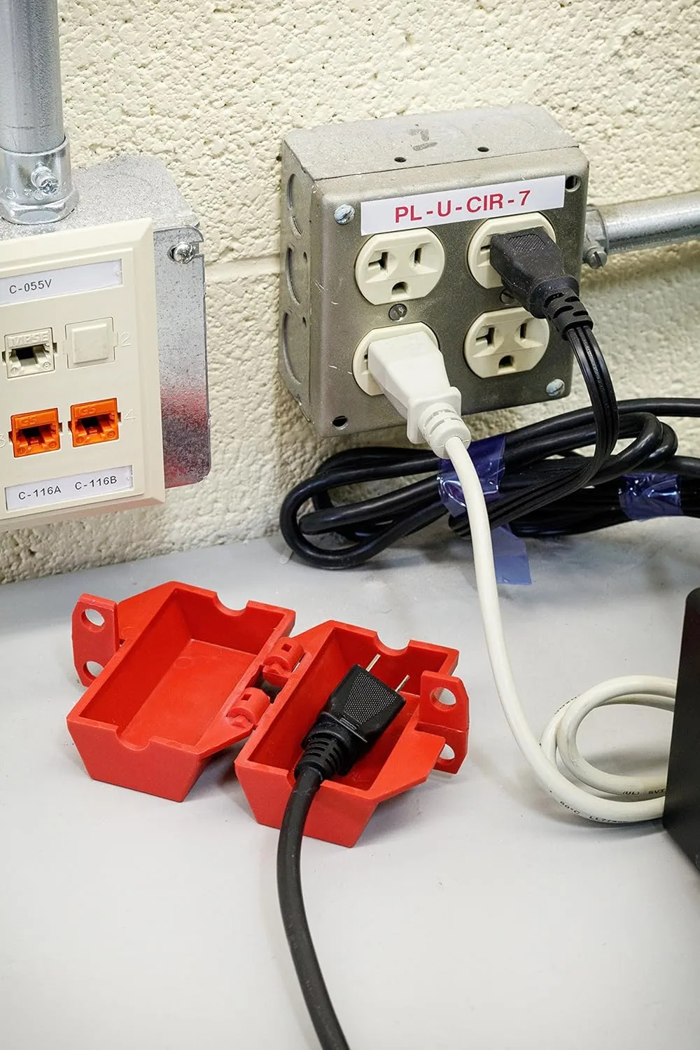 Brady 65674 110 Volt Brady Plug Device For 110V Plugs