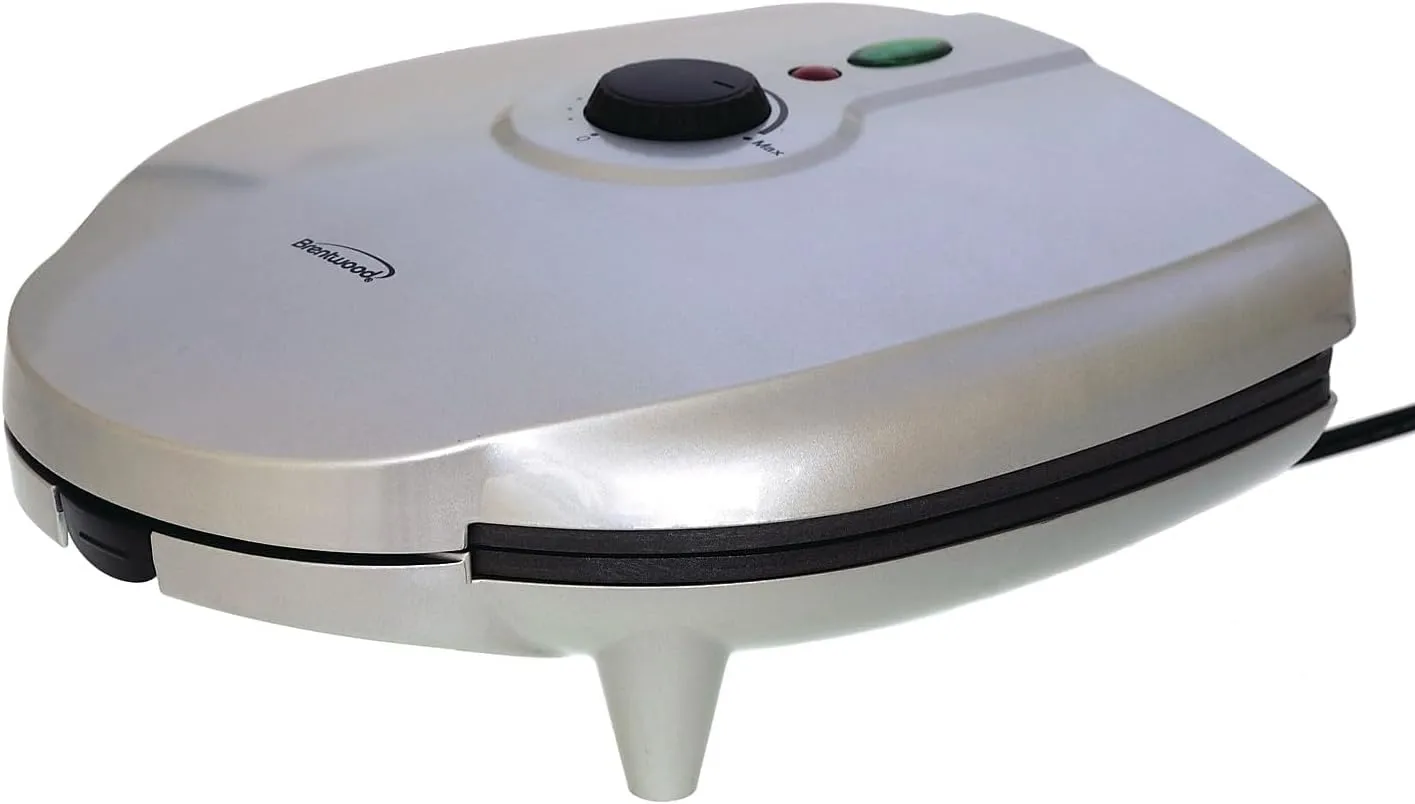 Brentwood AR-136 6 Piece Non-Stick Arepa Maker Silver, 1"