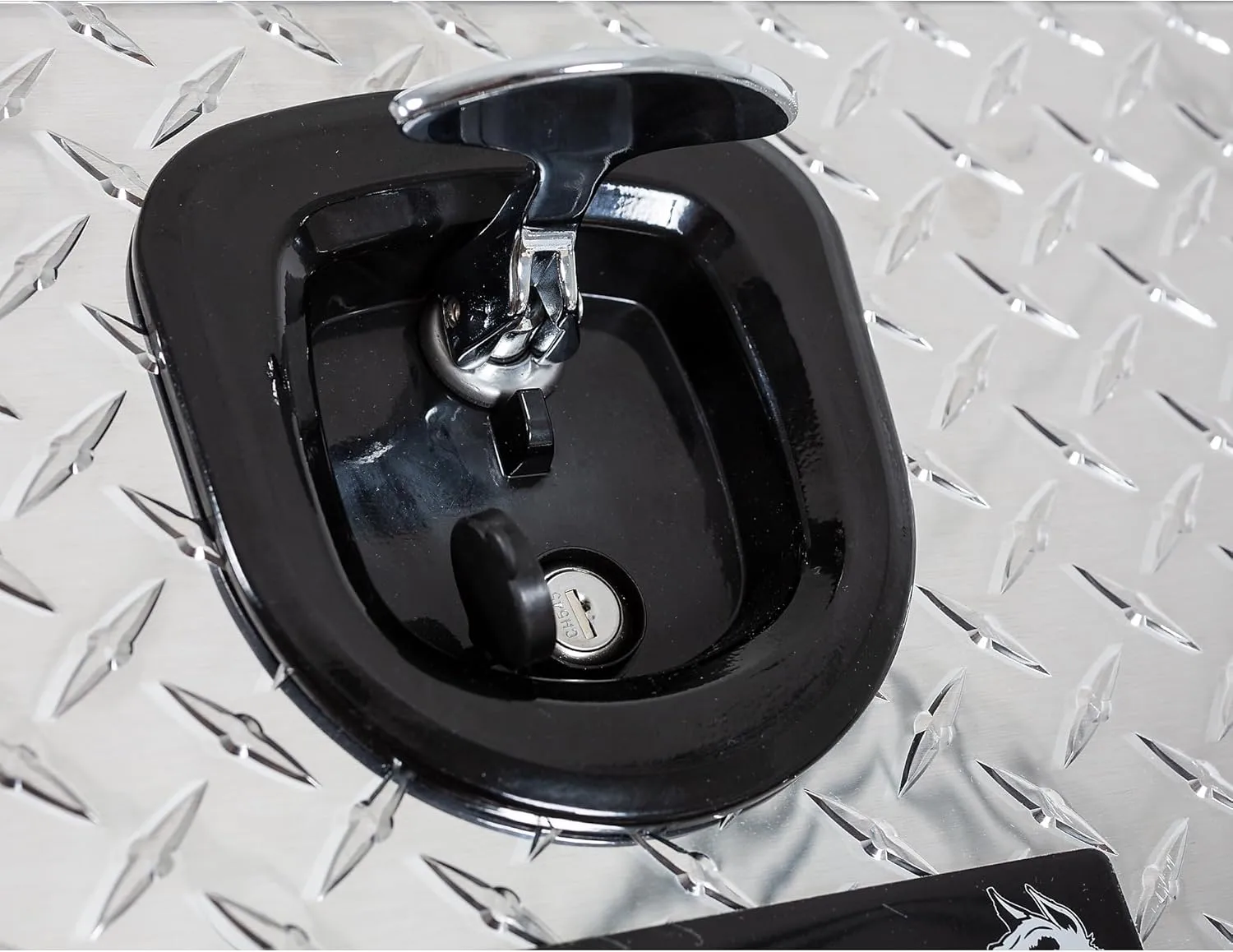 Buyers Products Heavy Duty Diamond Tread Aluminum Saddle Step Box