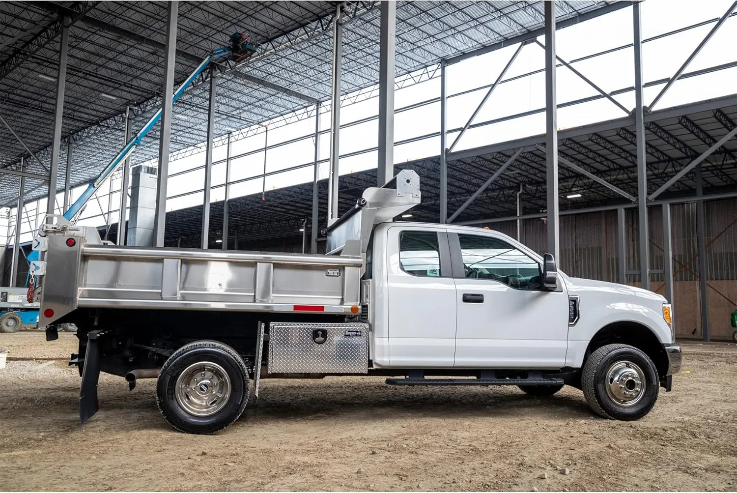 Buyers Products 1705105 Silver Diamond Tread Aluminum Underbody Truck Box with T-Handle Latch, 18 x 18 x 36 Inch