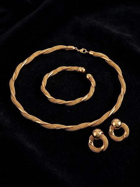 Twist Elegance Necklace Set