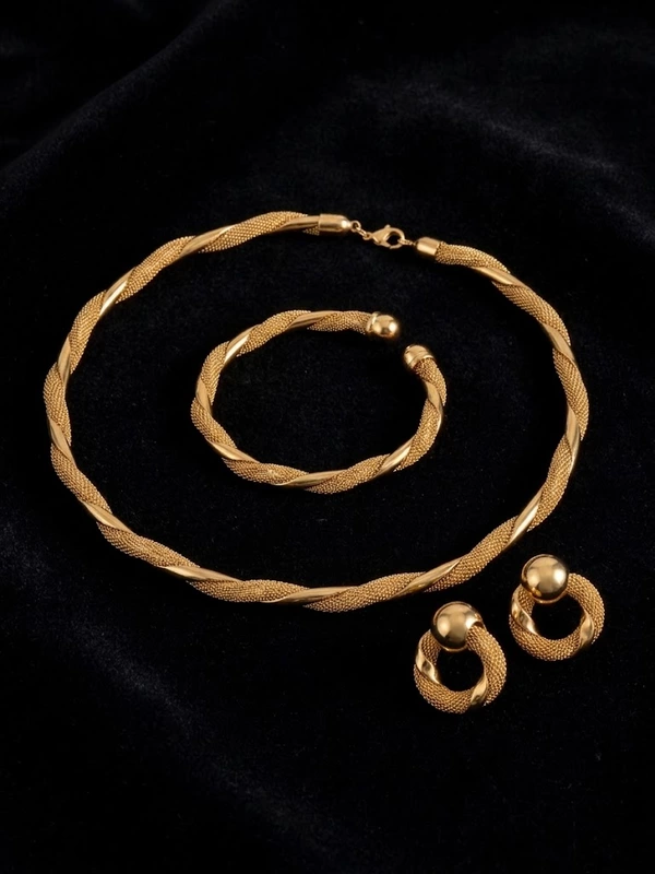 Twist Elegance Necklace Set