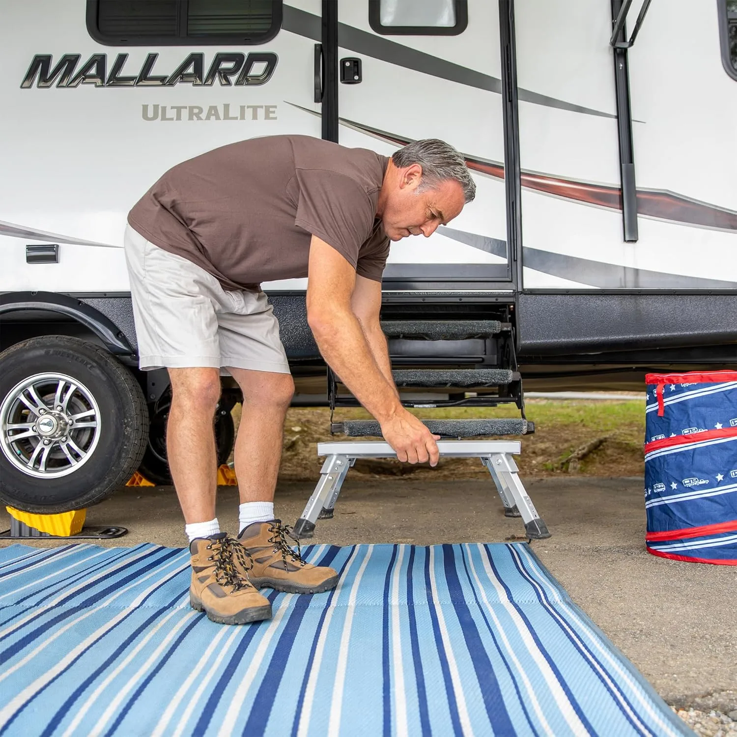 CAMCO Aluminum Platform RV Step Stool (19 x 14.5 in)