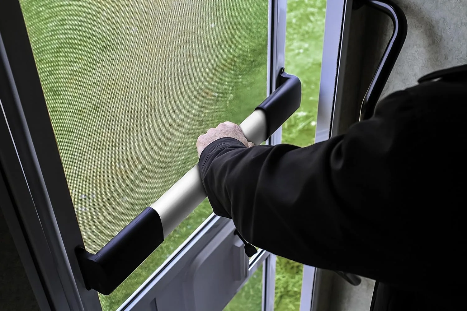 Camco RV Screen Door Cross Bar Handle, Adjustable 21-5/8–28-5/8 in
