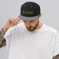 Gorra snapback Dr. Nugget