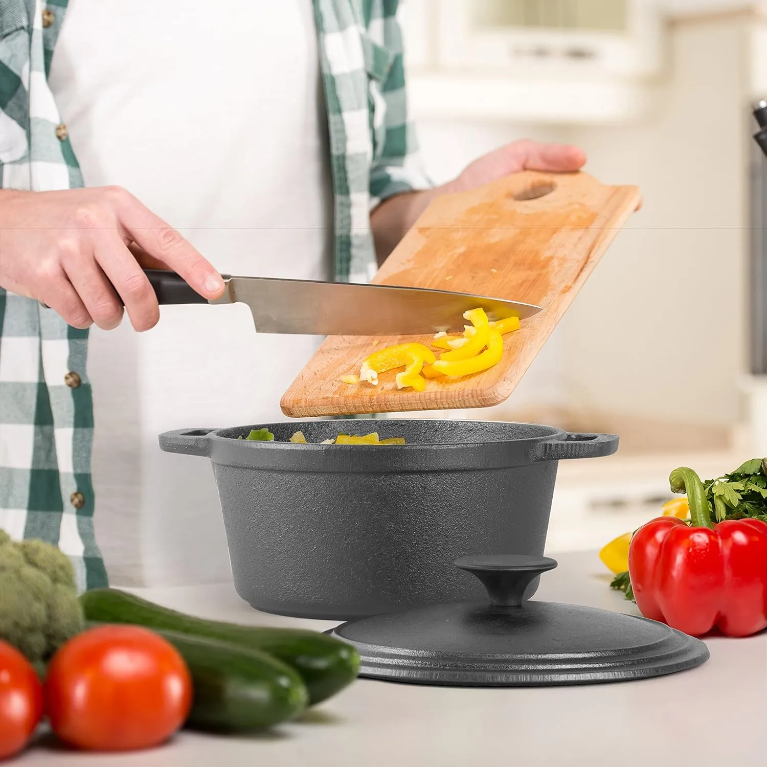 COMMERCIAL CHEF Cast Iron Dutch Oven with Lid and Handles