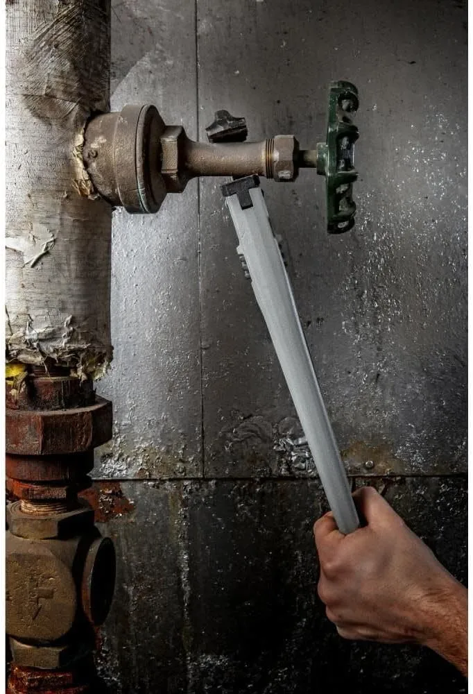 Crescent CAPW18 Aluminum Straight Pipe Wrench - 18" OAL, 2-1/2" Capacity