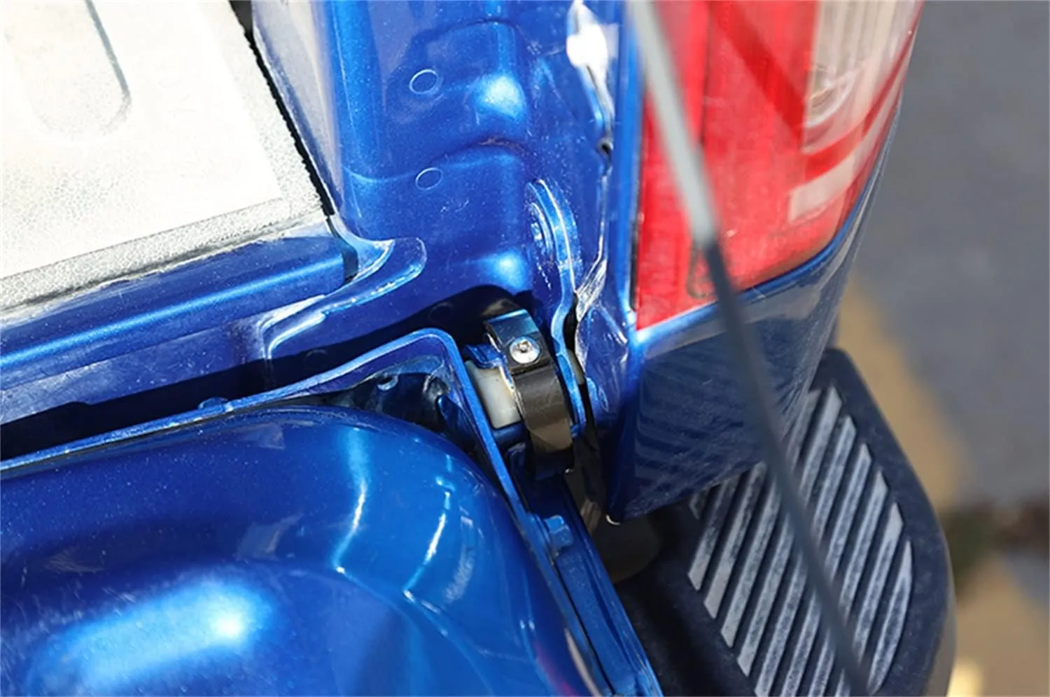Dee Zee DZ97970 Gate Guardian Truck Tailgate Lock - Black