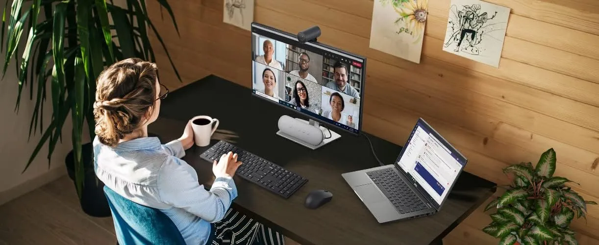 Dell Webcam with Sony STARVIS Sensor and AI Auto Framing