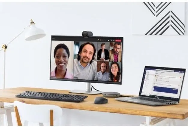 Dell Webcam with Sony STARVIS Sensor and AI Auto Framing