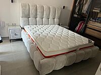 white queen sized bubble beds