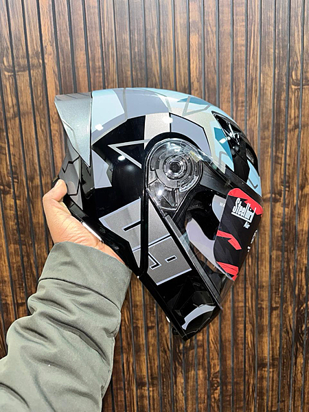 STEELBIRD SBA-20 ISS 09 GLOSSY BLACK/GREY C/V 580 MM WITH EXTRA SMOKE VISOR