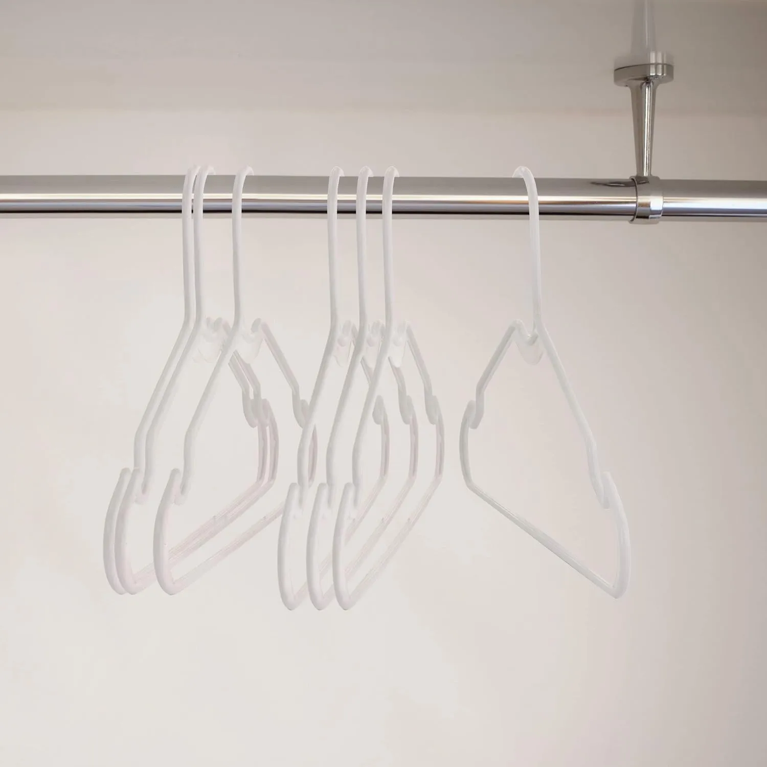 Elama Home 50 Piece Plastic Hanger Set with Notched Shoulders in White