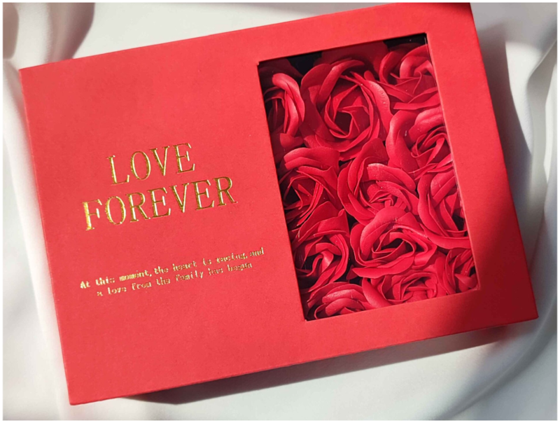 LOVE FOREVER GIFT PACK (RING, EARRINGS + ROSE PETALS)