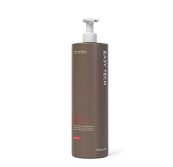 Performing Shampoo Versum with sunflower and aloe vera for daily cleansing