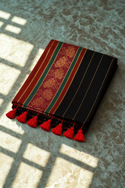 Mul cotton with Kanchi border Black with Red