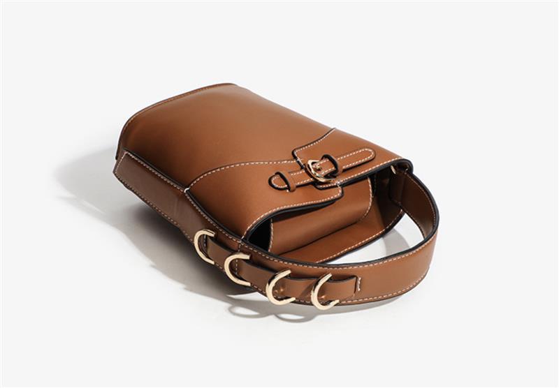 Z HAND BUCKET BAG DARK BROWN