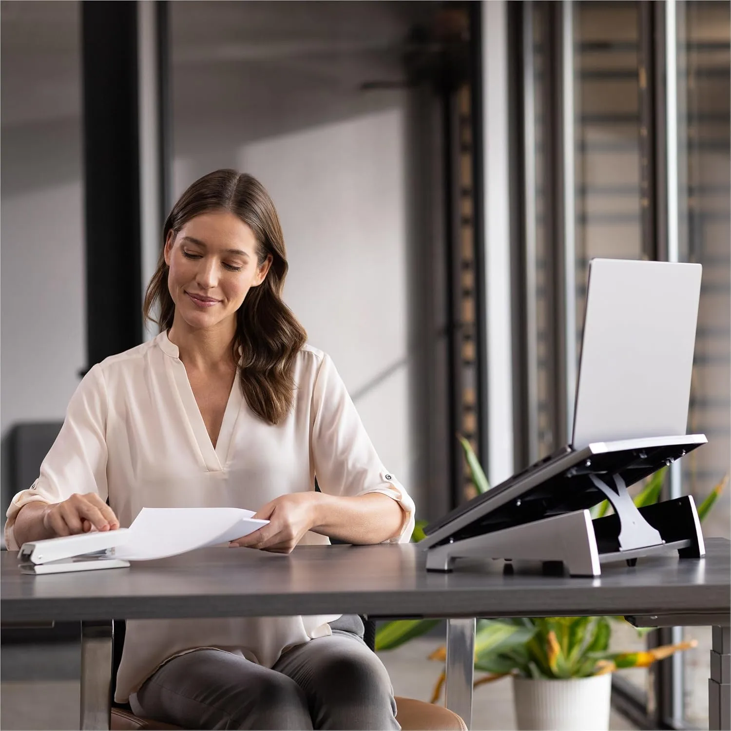 Fellowes LX820 Classic Full-Size Desktop Stapler, 20-Sheet Capacity, White