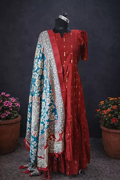 Festive Red Gold Detailed