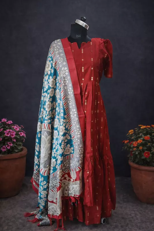 Festive Red Gold Detailed