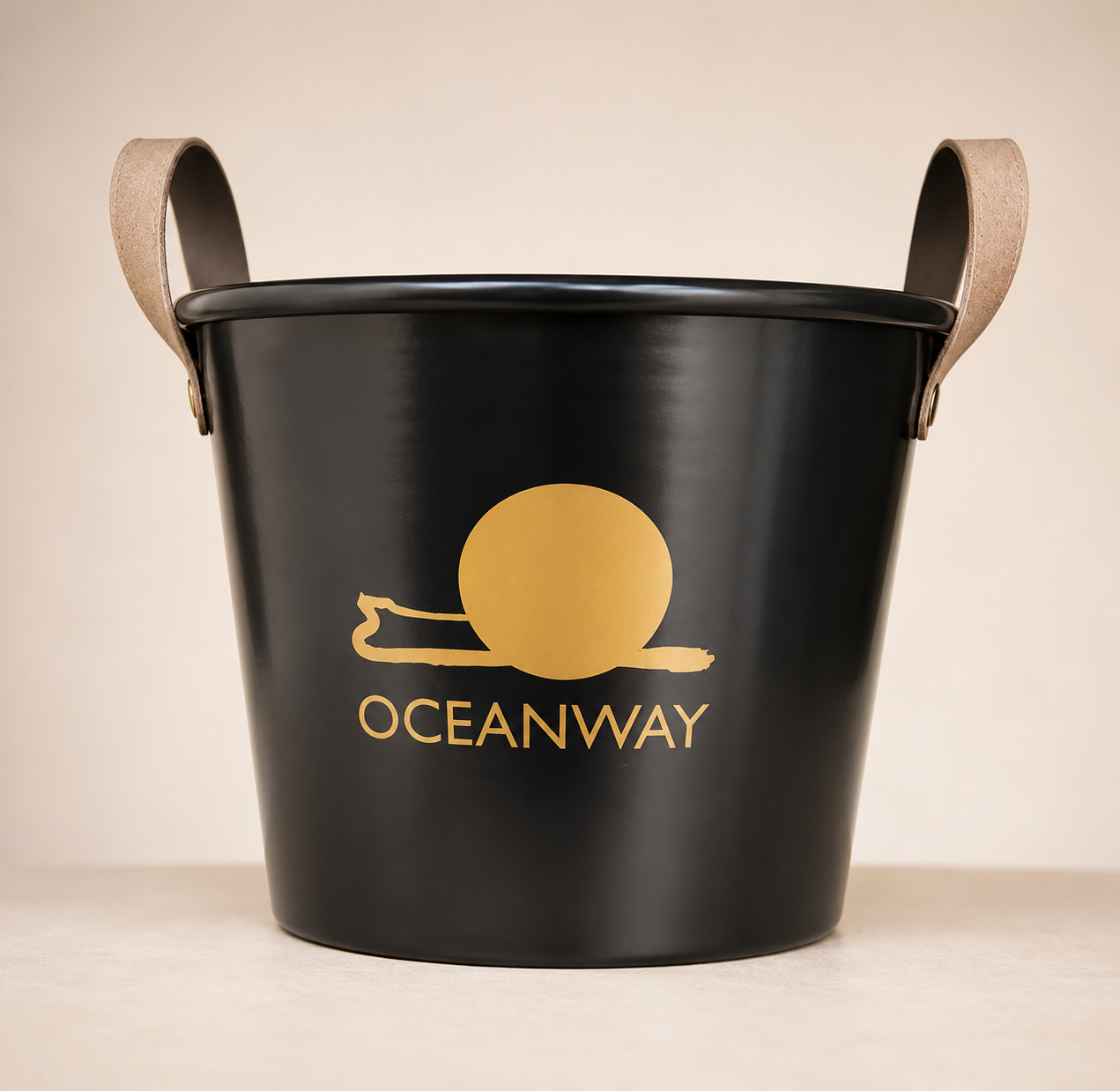 Frapera y mochila con logo para Oceanway