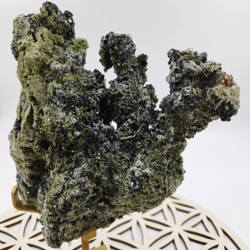 Granate Verde Olivino Andradita en Matriz de Epidota