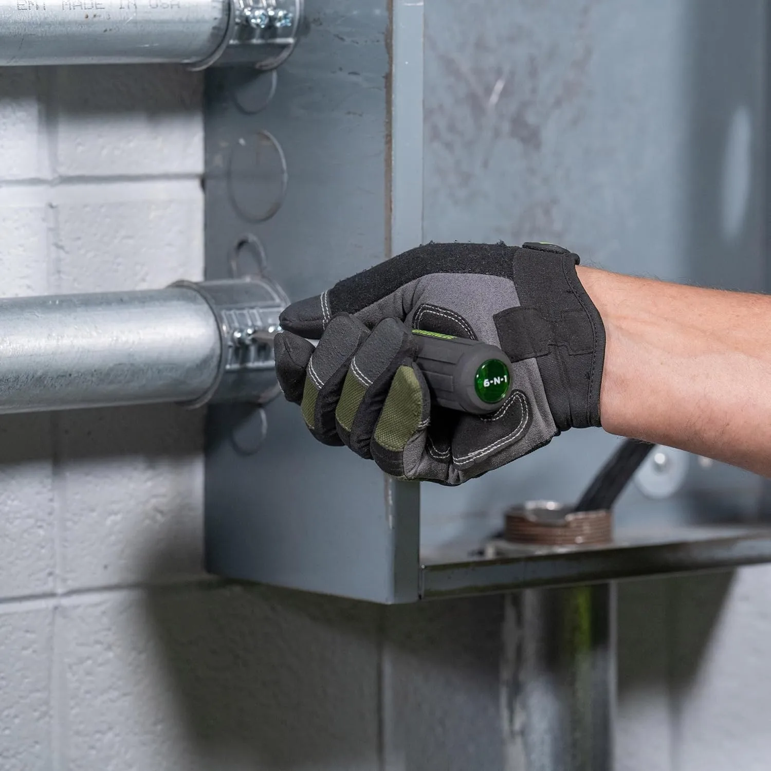 Greenlee 0153-42C 6-in-1 Multi-Tool Screwdriver with Flat-Tip, Phillips, and Hex Bits
