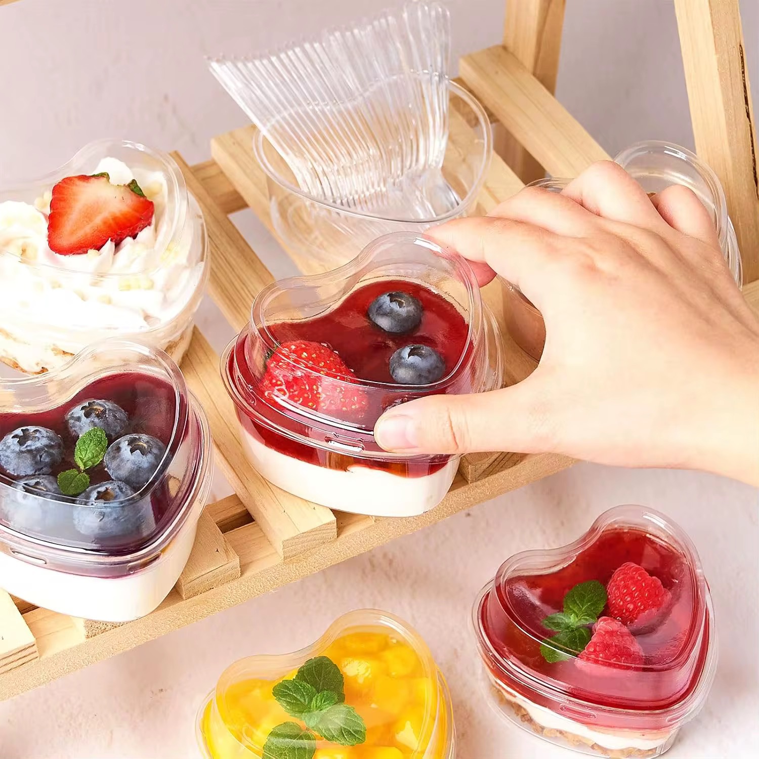 150ml HEART ACRYLIC DESSERT CUP CUP WITH LID