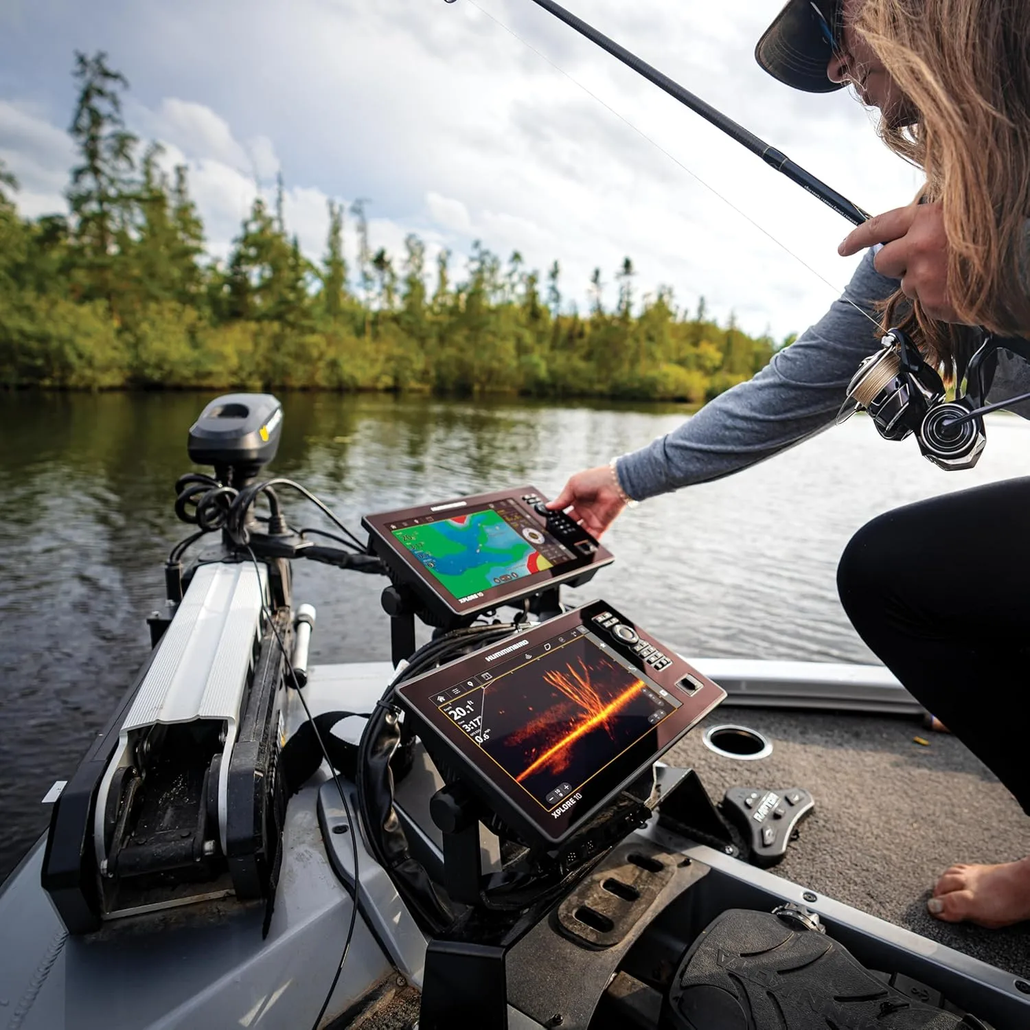 Humminbird MEGA Live 2 Forward-Facing Sonar Transducer for XPLORE, APEX, and SOLIX G3 Fish Finders