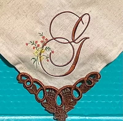 EMBROIDERED DINNER NAPKINS