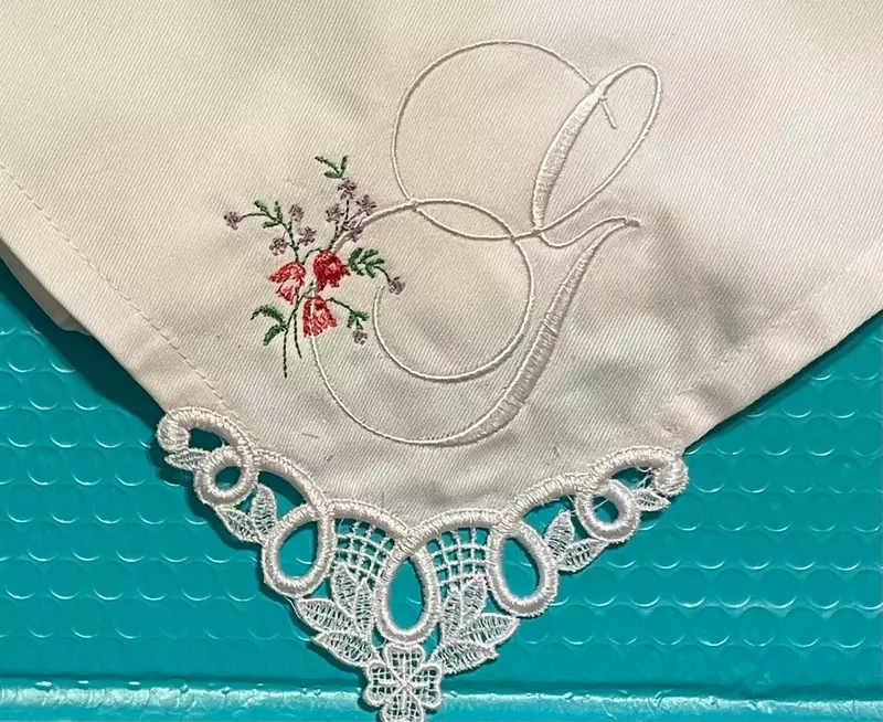 EMBROIDERED DINNER NAPKINS