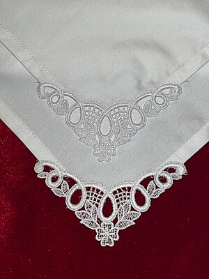 EMBROIDERED DINNER NAPKINS