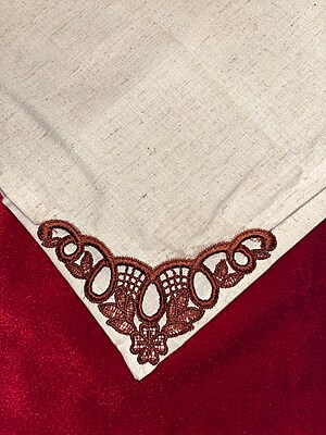 EMBROIDERED DINNER NAPKINS